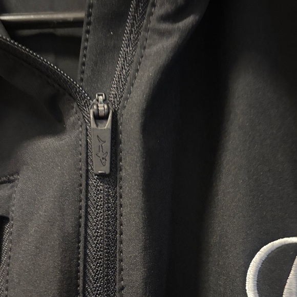 Greg Norman Collection Black Vest with Logo - Picture 3 of 9